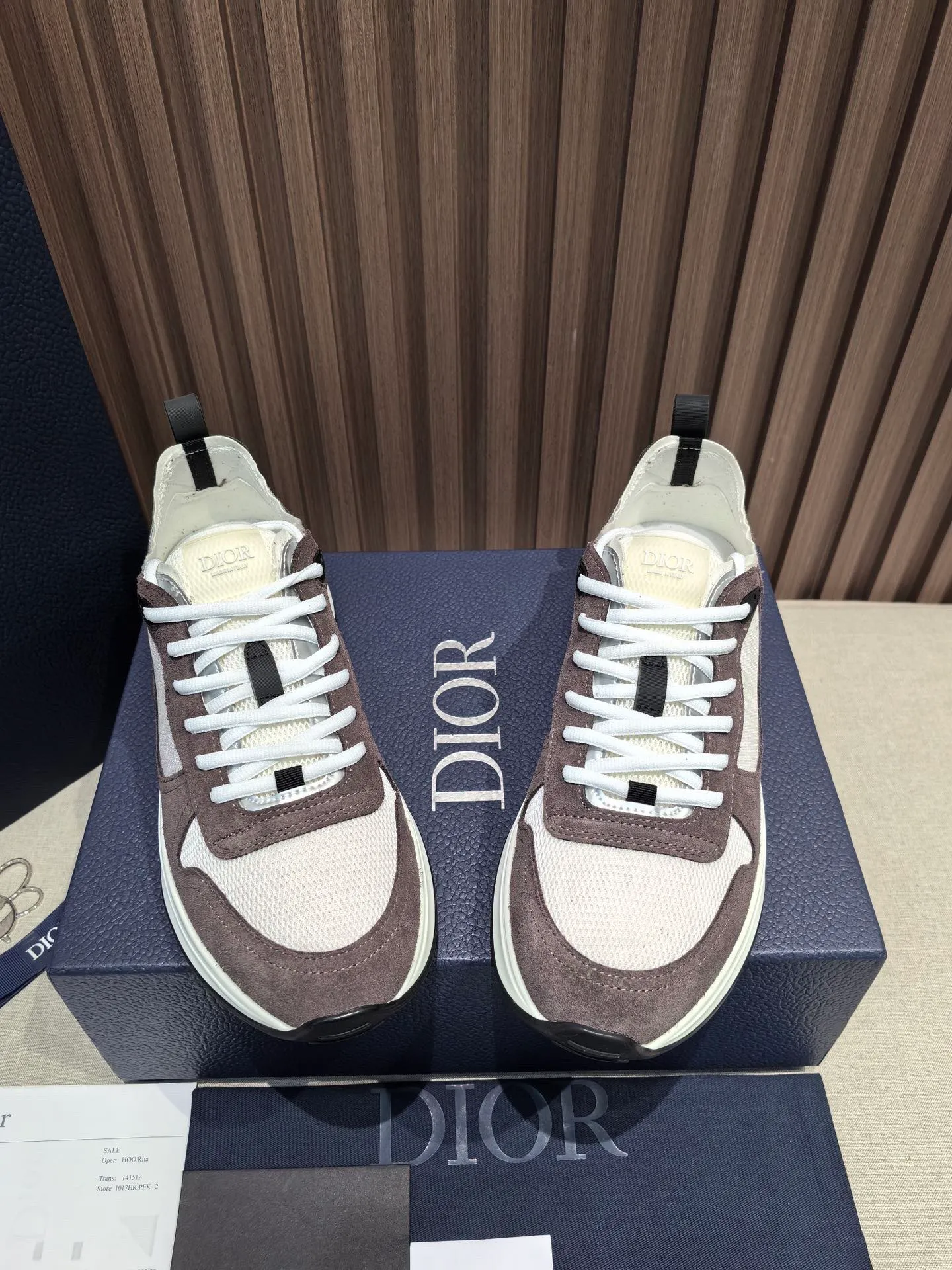 Factory price: 440💰 🔍Top purchasing agent🇮🇹 Dior's super-popular sports shoes, popular for street men, are synchronized with the new product counters. The uppers are made of Italian original imported cowhide and matched with D's customized fabrics. It is a must-have for fashionistas. The complex craftsmanship is perfectly reproduced. Imported soft cowhide foot pads, soles: original soles specially provided by the original factory, exclusive movable molded soles are super comfortable, original factory follow-up goods, 🔍🔍high quality, you can enter and exit the counter at will, welcome to compare, code number 38-45 (46 can be customized and cannot be returned or exchanged)